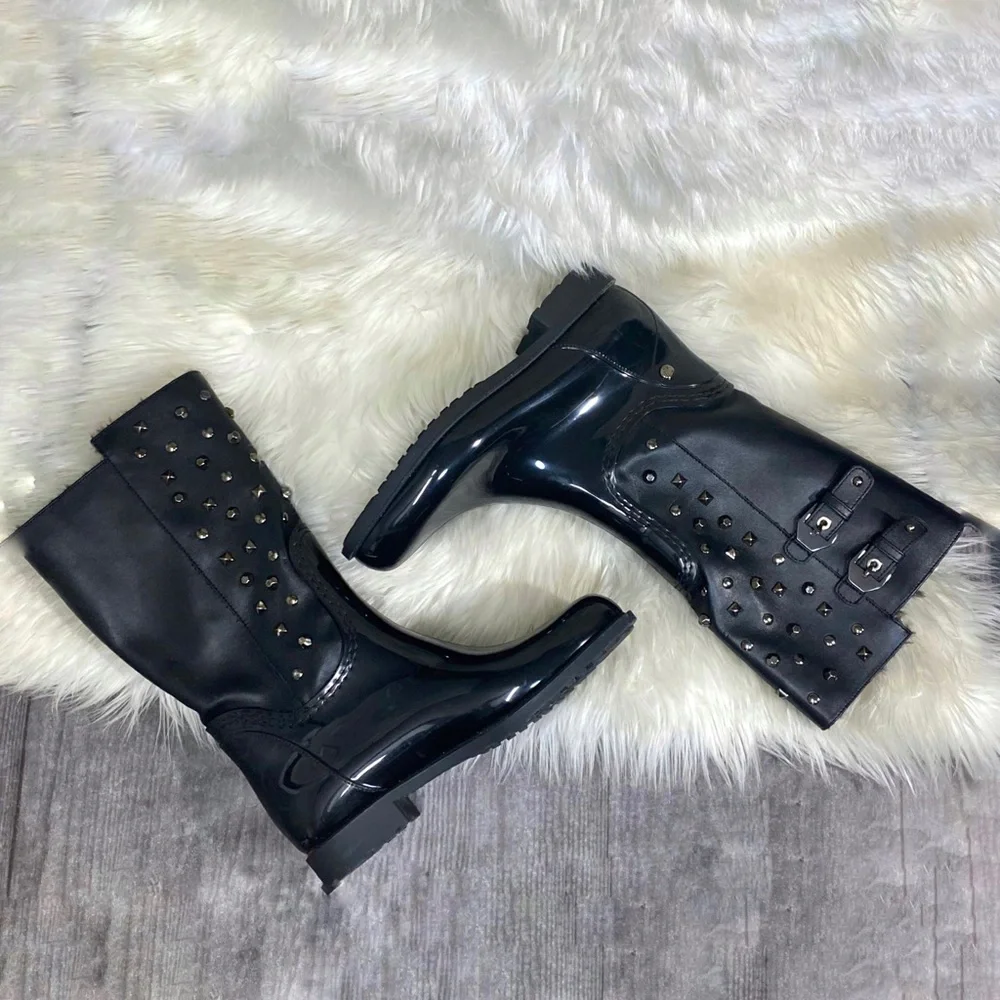 Stuart Weitzman Loverain Leather Black Studded Faux Fur Lined Boots - Picture 4 of 16